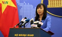 Gigih memprotes pelanggaran terhadap kedaulatan Viet Nam  di  dua kepulauan  Hoang Sa dan Truong Sa