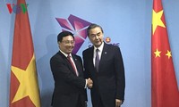 Deputi PM, Menlu Viet nam, Pham Binh Minh mengadakan pertemuan bilateral dengan Menlu Tiongkok dan Uni Eropa