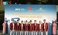 Upacara melepas kontingen olahraga Viet Nam yang berangkat menghadiri Asian Games 2018