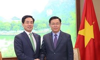 Deputi PM Viet Nam, Vuong Dinh Hue meminta kepada Lotte  supaya memperhatikan distribusi produk-prouduk OCOP