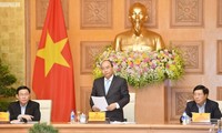 PM Viet Nam, Nguyen Xuan Phuc  mengadakan temu kerja  dengan  Regu Konsultan Ekonomi dari PM