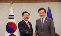 Deputi PM Vuong Dinh Hue mengadakan pertemuan dengan PM dan Ketua Parlemen Republik Korea