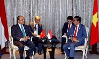 PM Viet Nam, Nguyen Xuan Phuc bertemu dengan  PM Thailand dan pemimpin negara-negara ASEAN