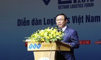 Deputi PM Vuong Dinh Hue: Meningkatkan daya saing  dan perkembangan jasa logistik