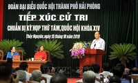 PM Vietnam, Nguyen Xuan Phuc  melakukan kontak dengan para pemilih Kota Hai Phong