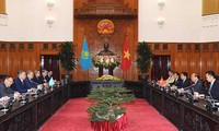 PM Nguyen Xuan Phuc  menerima Ketua Majelis Rendah Republik Kazakhstan, Nurlan Nigmatulin