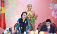 Ketua MN Nguyen Thi Kim Ngan mengadakan temu kerja dengan para pemimpin Provinsi Dac Lac