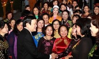 Truong Tan Sang rencontre le groupe des femmes députés 