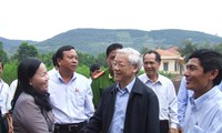 Nguyen Phu Trong travaille à Lam Dong