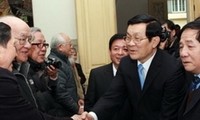 Voeux du Président Truong Tan Sang aux artistes et intellectuels