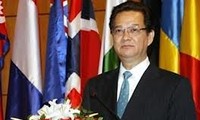 PM Nguyen Tan Dung attends 21st ASEAN related summits