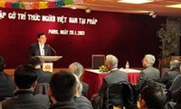 Overseas Vietnamese intellectuals meet in France 