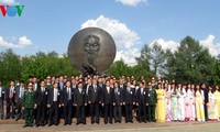 Prime Minister Nguyen Tan Dung visits Russia