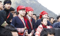 Giay folk singing - binding the community