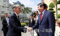 UK Foreign Secretary visits HCM City