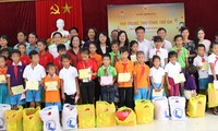 Full-moon festivals for poor children in central region