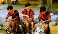 Crafts of the Kho Mu