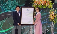 Non Nuoc Cao Bang receives certificate reverifying Global Geopark 