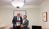 Vietnamese Ambassador meets Assistant Minister for Trade and Manufacturing of Australia