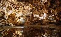 Cat Ba archipelago possesses amazing caves