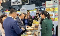 100 Vietnamese businesses attend Paris food fair