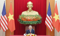 Party leader of Vietnam holds phone talks with President-elect of US