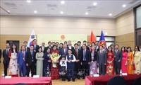Party General Secretary To Lam meets the Vietnamese community in RoK 