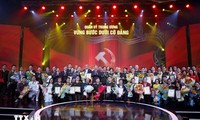 Party leader honours winners of “Steadfast Under the Party’s Flag” press awards