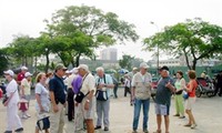 First New Year foreign tourists to Vietnam