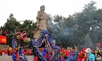 Making a pilgrimage to Ngoc Hoi - Dong Da festival 