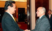 PM Nguyen Tan Dung meets Cambodian King 