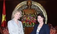 NA Deputy Chairwoman Nguyen Thi Kim Ngan receives former US trade official