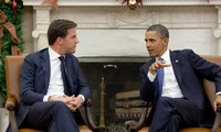 US President, Dutch PM talk over MH17