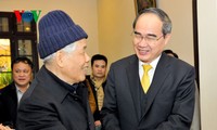 VFF President pays Tet visits to former Party and State leaders