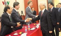 Party leader receives Vietnam studies experts