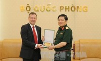  Defense Minister Ngo Xuan Lich receives French ambassador