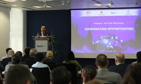 Vietnam, UK work to foster ICT partnership