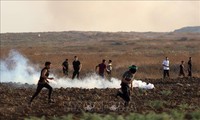 Israel cracks down on Palestinian protesters on border with Gaza Strip