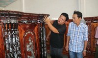 Go Cong – popular altar cabinet making village