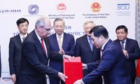 Vietnam, US exchange 1.1 billion USD cooperation deal in avionics and aviation technical services