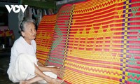 Hundred-year-old sedge mat weaving craft in Tra Vinh