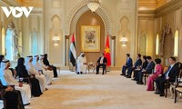 PM urges greater connectivity between Vietnam and UAE