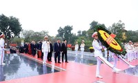 Party, State leaders pay tribute to President Ho Chi Minh ahead of Lunar New Year