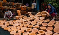 Dinh An village: seven decades of making chopping boards