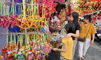 Nhộn nhịp không khí đón Tết Trung thu tại phố cổ Hà Nội