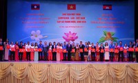 Les dirigeants des fronts Vietnam-Laos-Cambodge rencontrent des jeunes et des étudiants