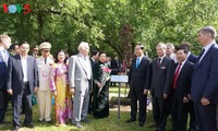 Tran Dai Quang rend hommage au président Ho Chi Minh à Moscou