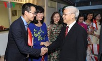 Nguyen Phu Trong à l’ambassade du Vietnam en Indonésie