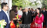 Nguyen Phu Trong à l’ambassade du Vietnam au Myanmar