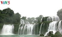 Cao Bang : fête touristique de la cascade de Ban Gioc et festival de chant then et de tinh